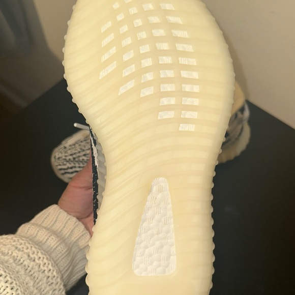 Adidas Yeezy Boost 350 V2 Zebra Sneakers - Picture 4 of 9